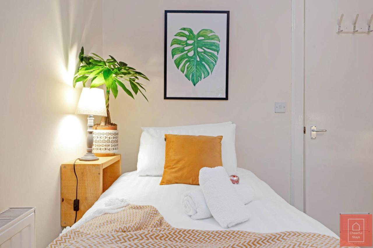 Cheerful Stays: Spacious Flat In Vibrant Leith EDI Exteriér fotografie